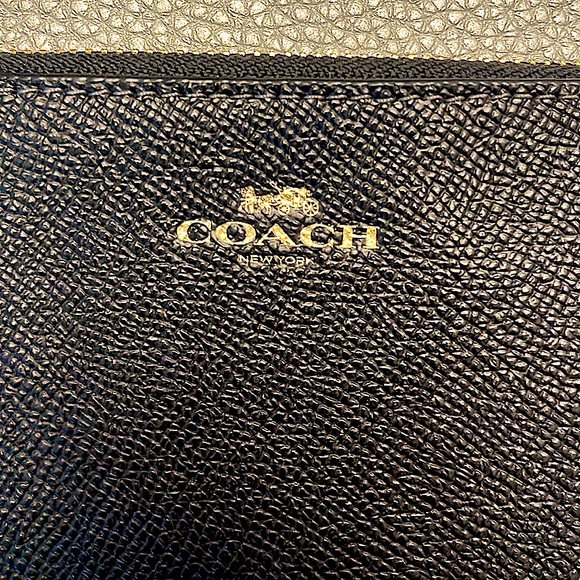 👛 NWT Coach wristlet - Picture 2 of 9